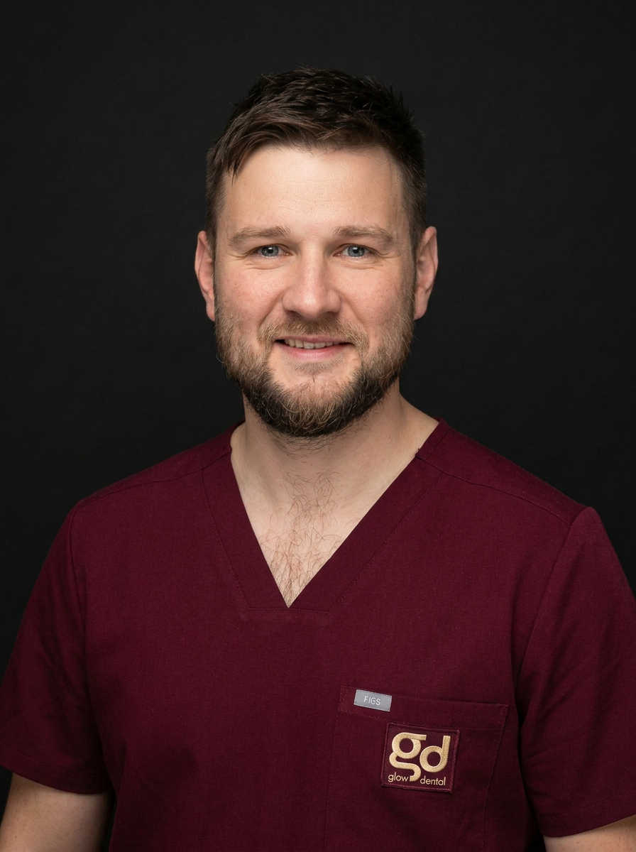 Dr. Ionuț Aiordăchioaei — Medic dedicat parodontologiei și chirurgiei muco-gingivale, Glow Dental Cluj-Napoca